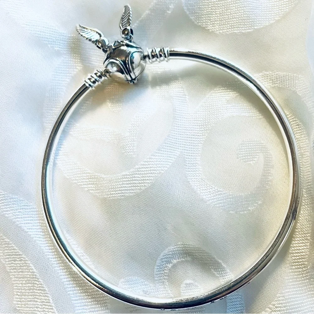 ✨ NWT Harry Potter Golden Snitch Bangle Bracelet